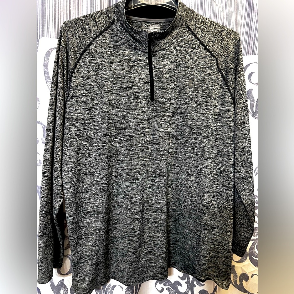 EUC Under Armour Black and Gray HeatGear Pullover Size 2XL